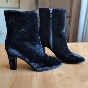 NWOT Ralph Lauren black velvet boot